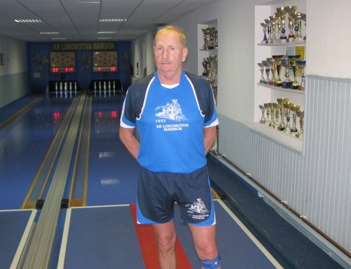 Povozil tekmece in odfrčal v Afriko