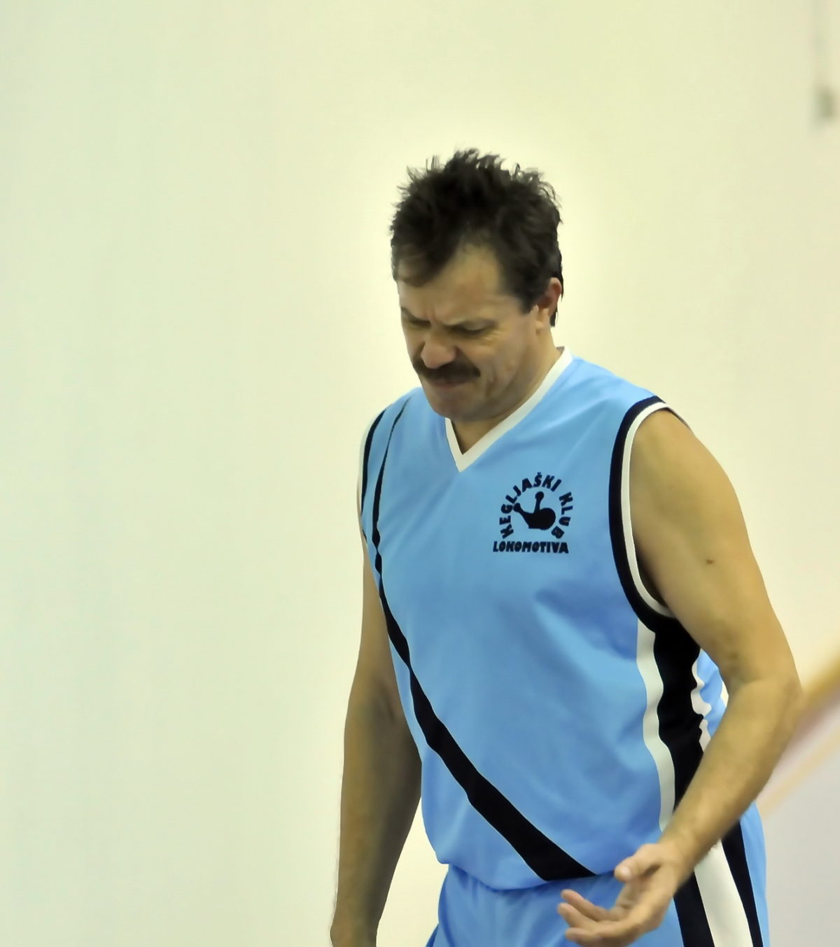Izi brani naslov