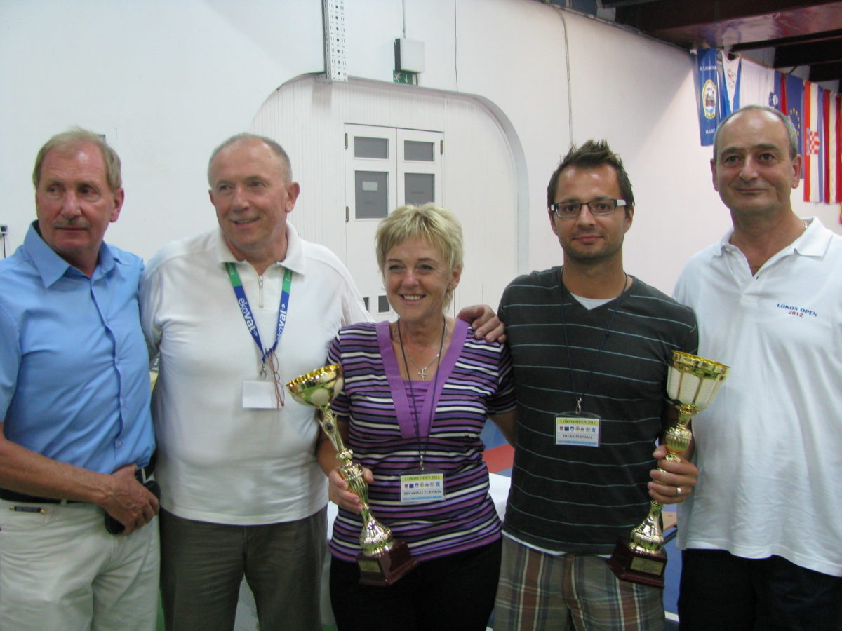 Sandi & Marina in srednjeveški grad iz peska