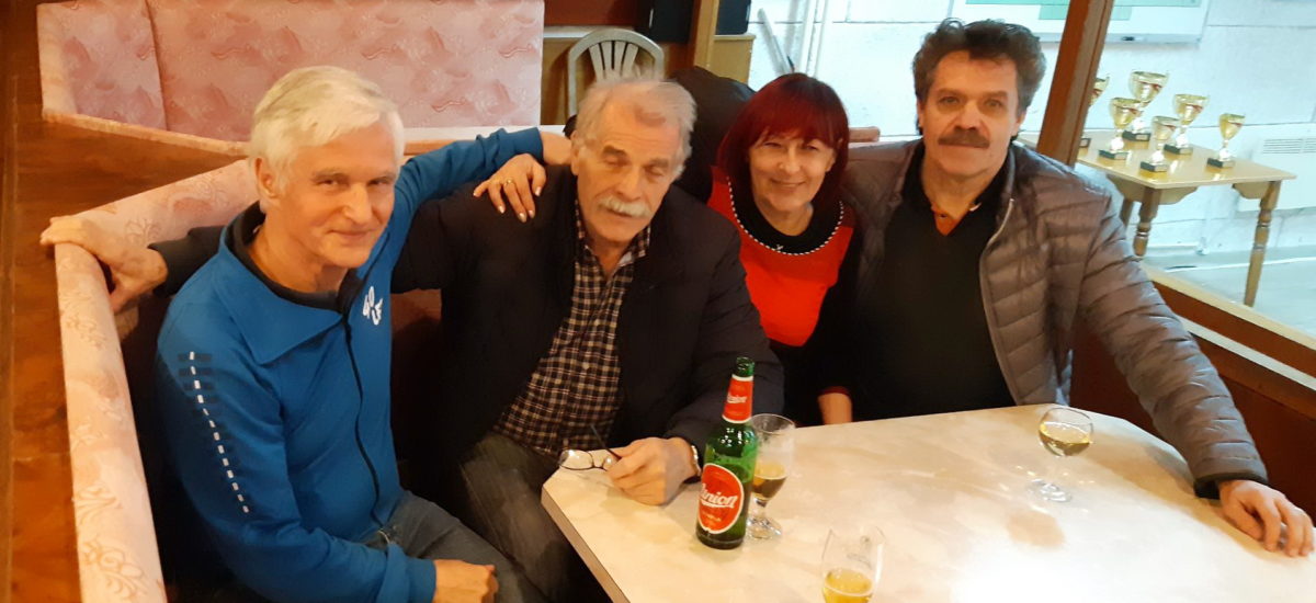 Poldka na EP, Izi v čakalnici