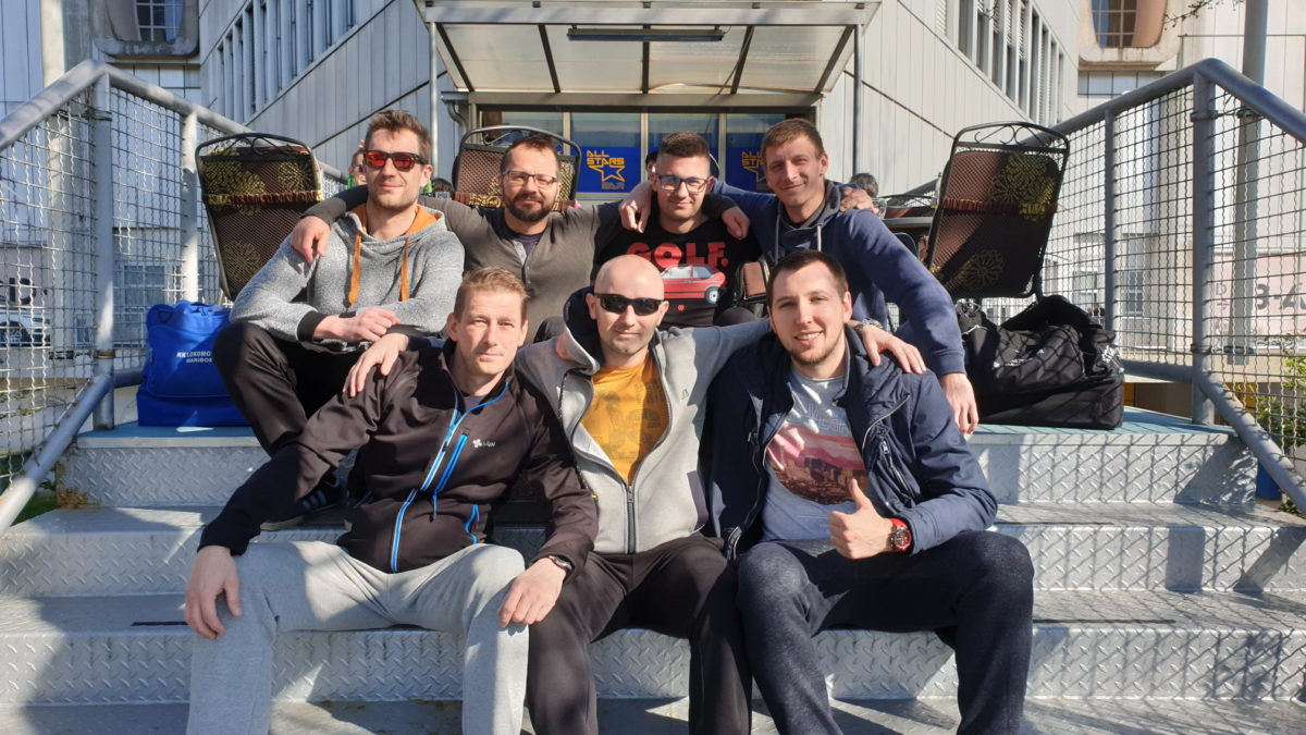 Sandijev in Petrin prvenec, Lokos Željko na DP