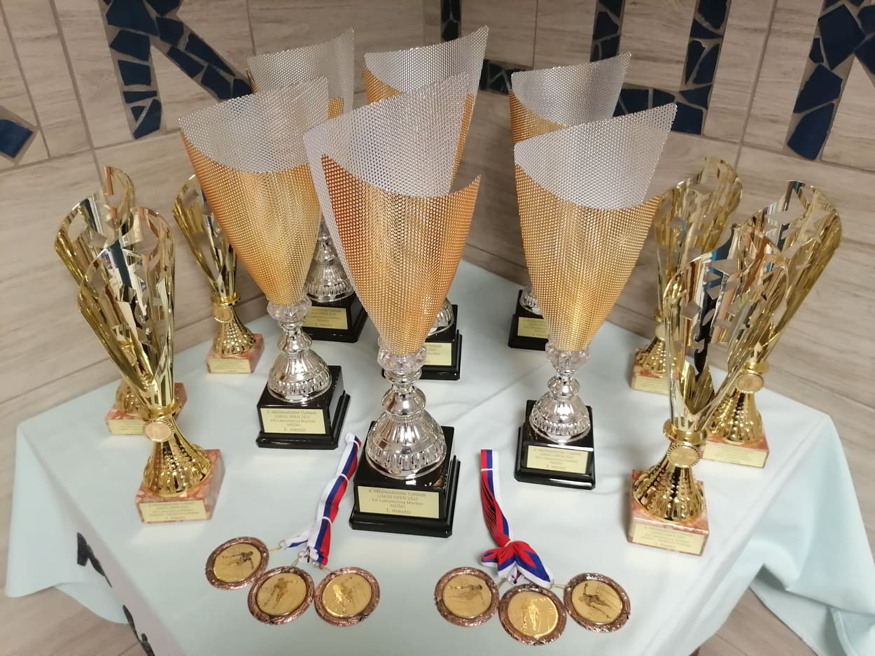 Rekorder in branilka s slepimi naboji